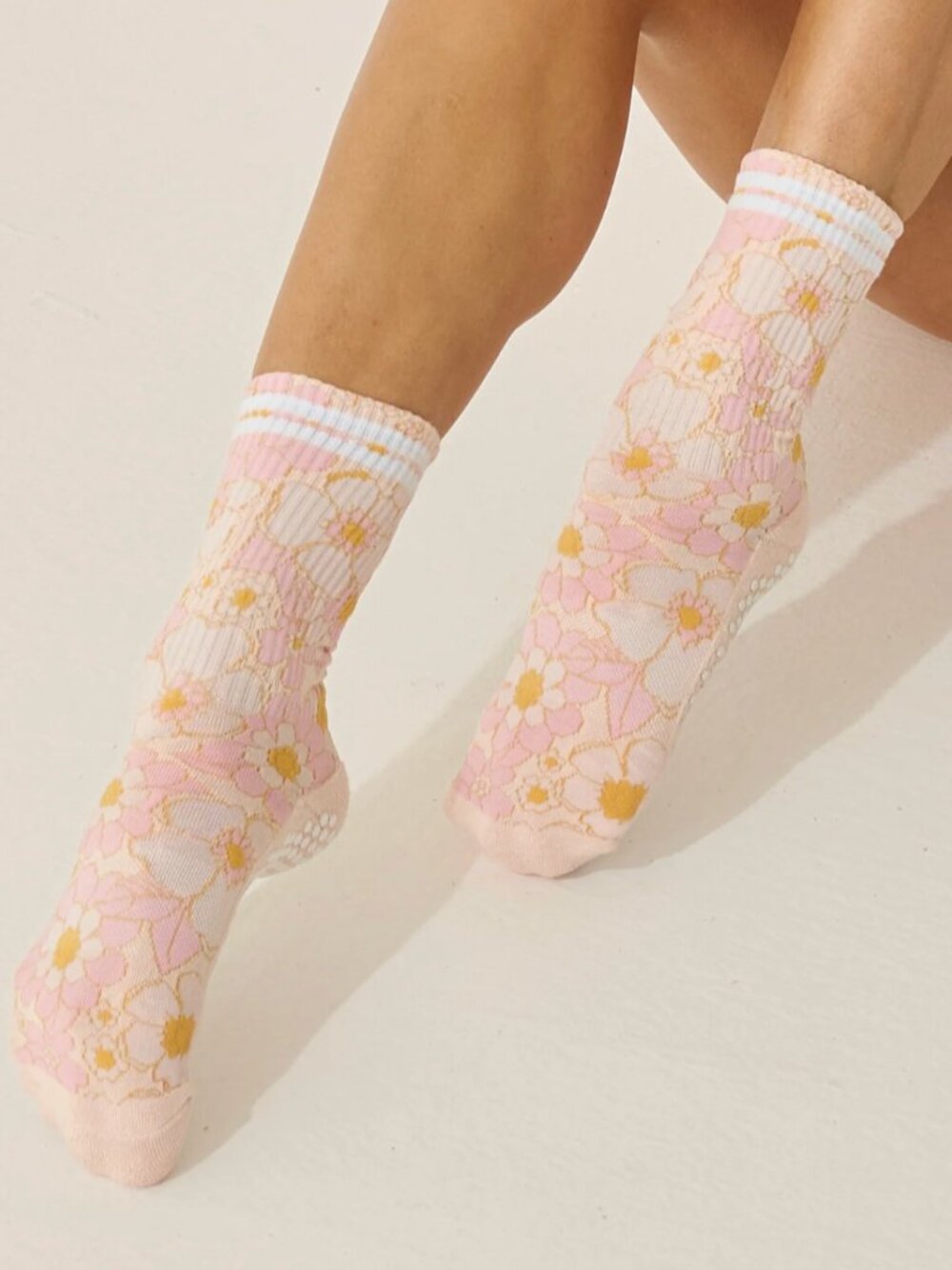 Lucky Honey Pilates Floral Grip Socks in Flower Power O/S